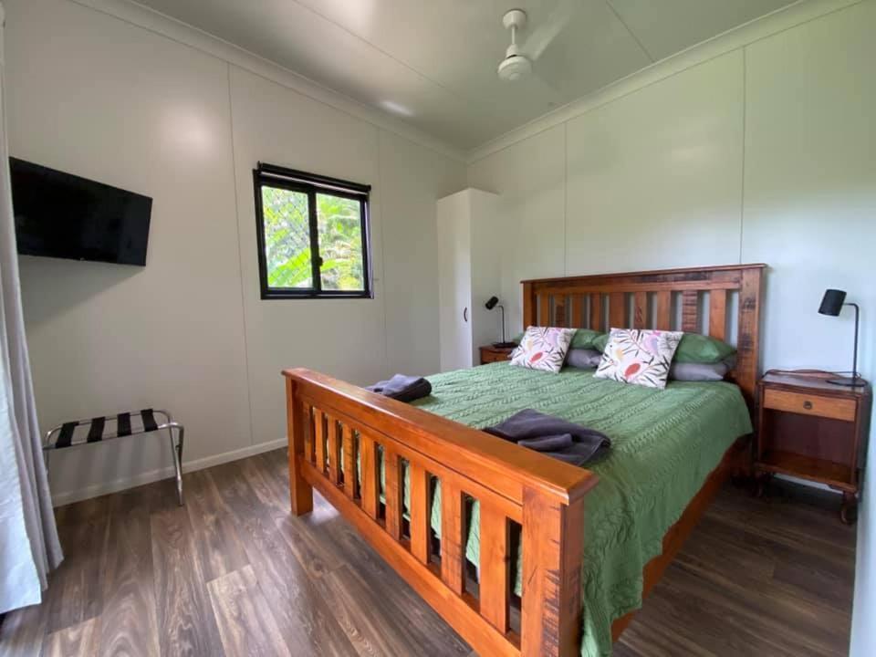 Mena Creek Flower House エクステリア 写真